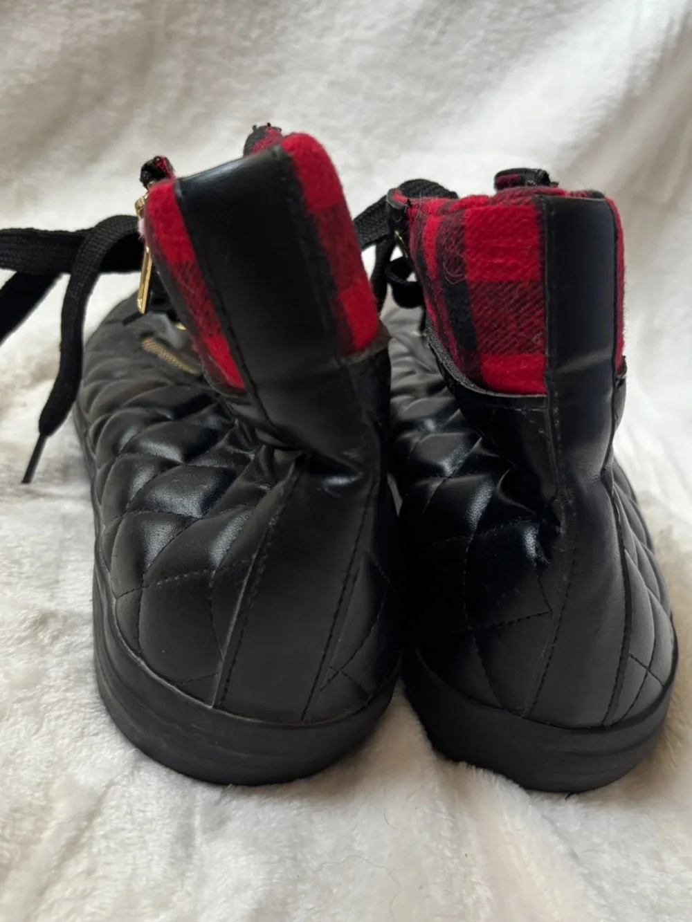 Joe Boxer Black Quilted High Top Sneakers Size 9 Buffalo Plaid Lining Side Zip